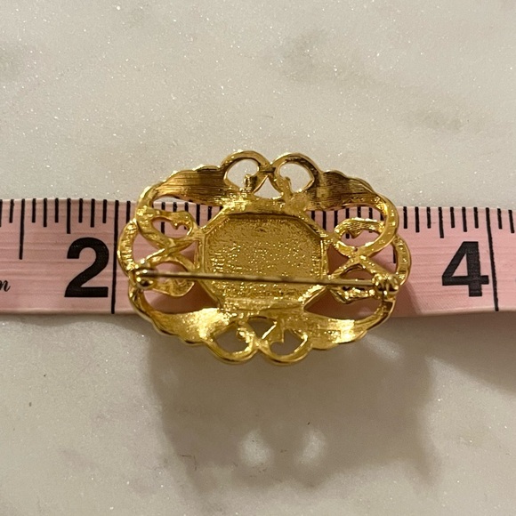 Vintage Gold Tone Amethyst Purple Glass Stone Brooch Pin - Picture 8 of 12